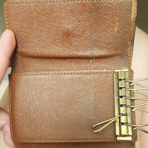 Louise Vuitton Key Holder - Picture 12 of 12